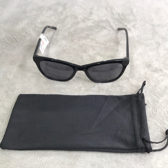 DKNY Black Oval Women\'s Sunglasses New